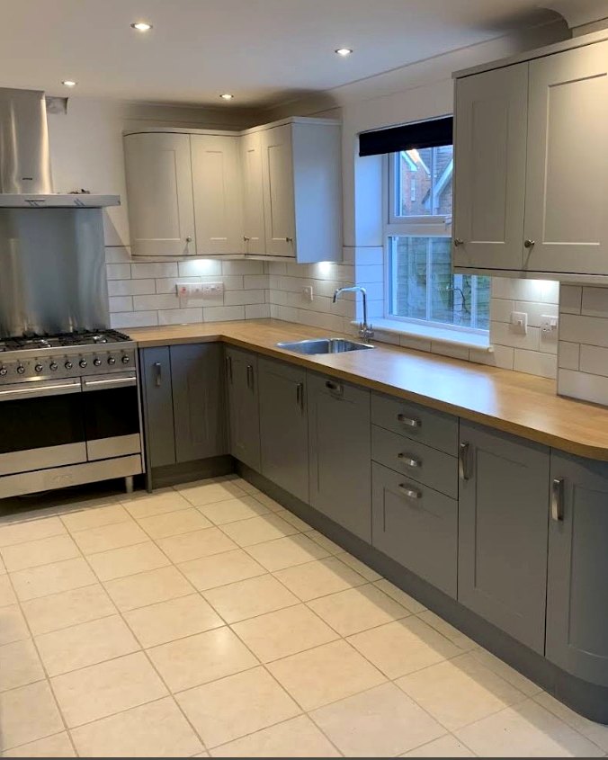 Two-tone shaker kitchen with range cooker, oak worktops and curved units, hand-fitted by PJA